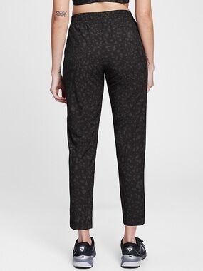 GapFit Runaround Pants
